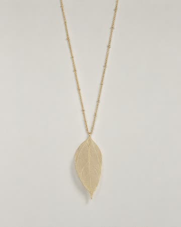 Long necklace, product photo